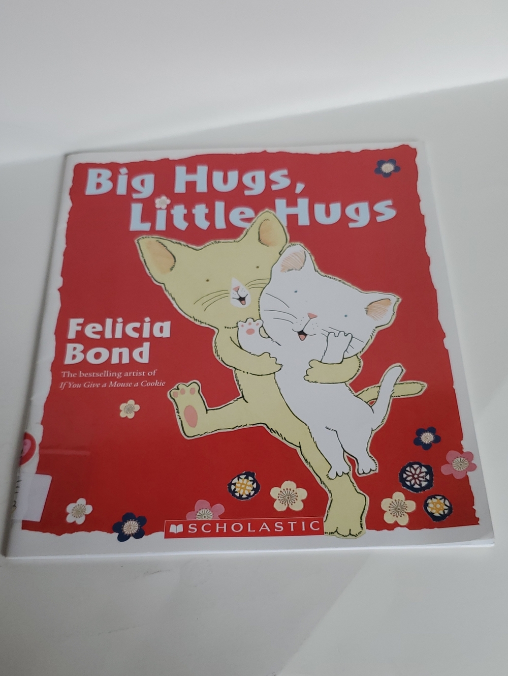 Big Hugs, Little Hugs by Felicia Bond - Red Cover